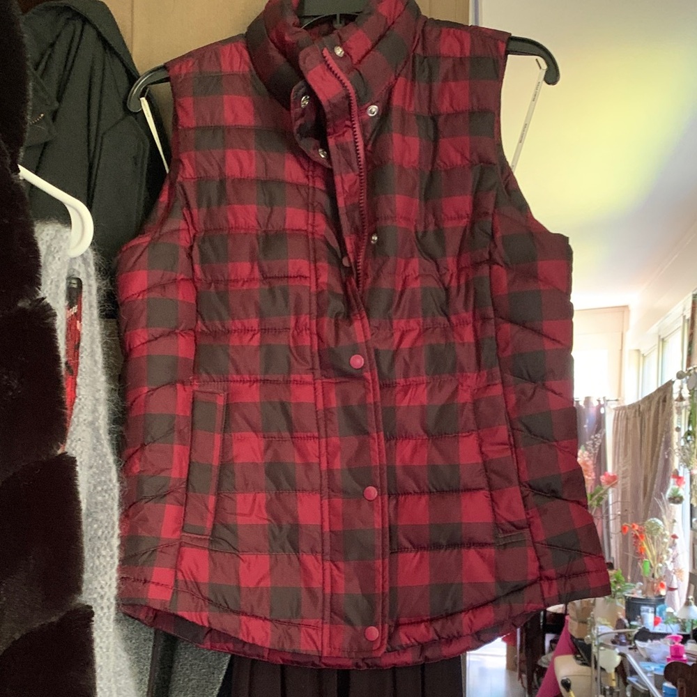 GAP Red and Black Plaid Puffer Vest